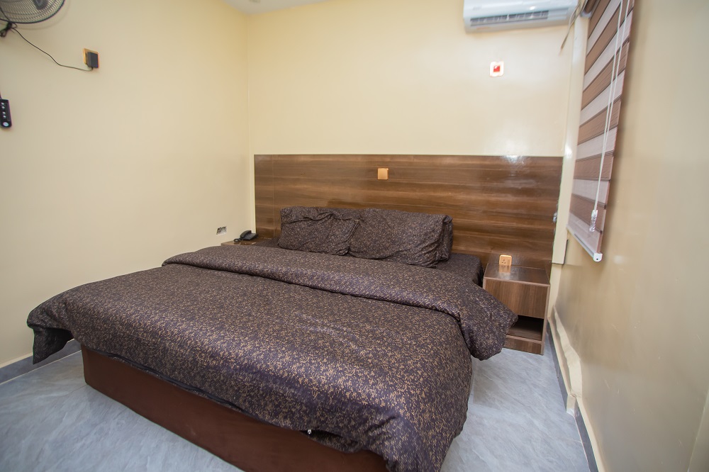 Double Deluxe Room Bathroom